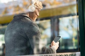 Pipliaseura kääntää Vanhan testamentin alkukielestä mobiilikäyttäjille