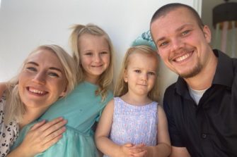 Roni ja Rebekka Zidbeck tuovat pakettiautoilla toivoa ja rakkautta pakolaisleireille ja katujen ihmisille Kyproksella
