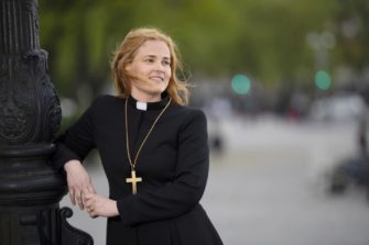 Piispa Mari Leppänen toimittajien piispantarkastukseen