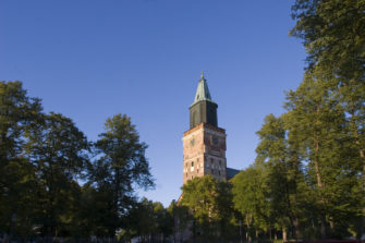 60 vuotta täyttävän arkkipiispa Tapio Luoman muotokuva paljastettiin Turussa