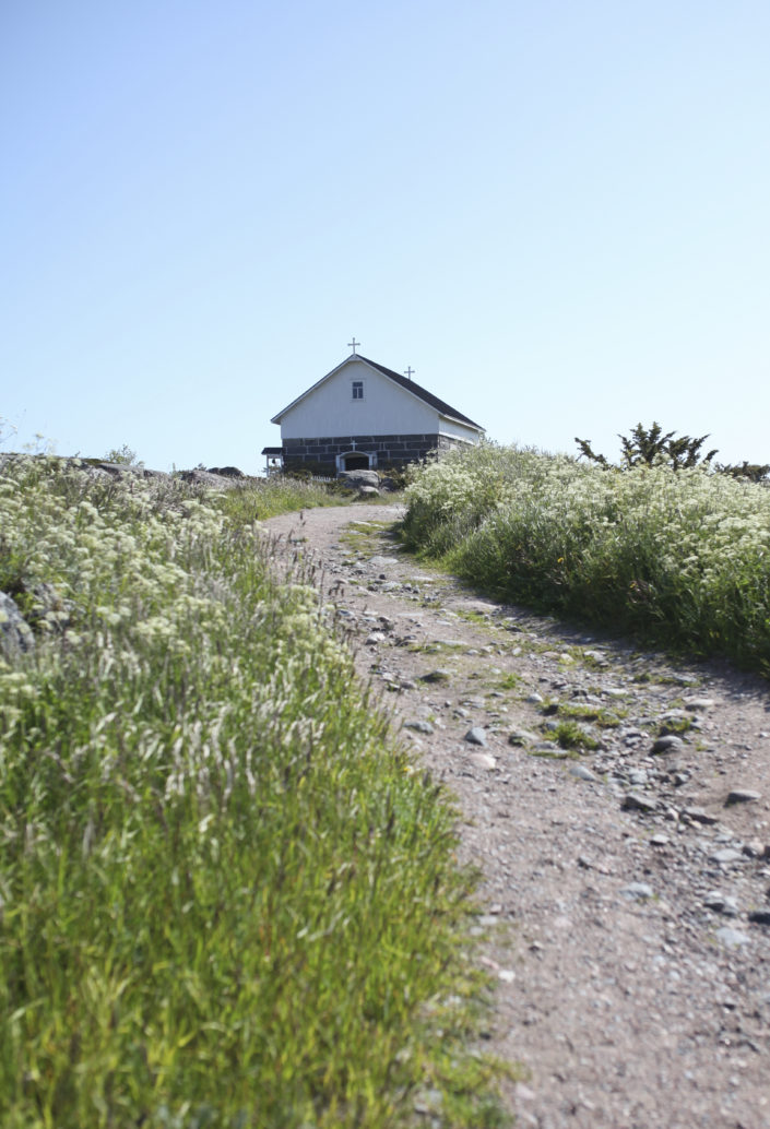 hiekkatie-jonka-päässä-rukoushuone