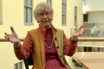 Sirkka-Liisa Kivelä puhuu ikäihmisten puolesta.