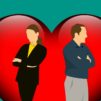 piirroskuva-jossa-nainen-ja-mies-kääntyneinä-toisistaan-poispäin-taustalla-punainen-sydän