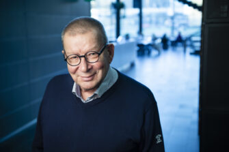 Eero Huovinen elämäkerrassaan: ”Piispa on kaikkien sielujen puolustaja”