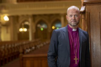 Piispa Laajasalo toteaa sekä hurskaan että pakanan jakavan talvella saman murheen: ”Viidenkympin lisälasku sekoittaa monella koko paletin”