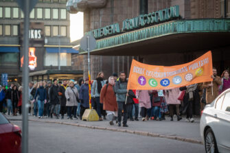 YK:n päivänä käveltiin rauhan puolesta peräti viidessä kaupungissa – uskonnollisten yhteisöjen viesti: Kohtuullisuutta!