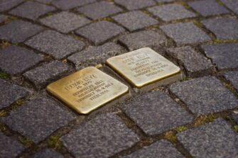 Turkuun asennetaan 25.10.2022 kompastuskivi luovutetun juutalaisen, Hans Eduard Szybilskin, muistoksi – asennettava muistolaatta on Suomessa kahdeksas