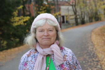 Kaarina Sipponen vaihtoi buddhalaisen mantran syntisen rukoukseen – ”Ero näiden välillä on maailman suurin”