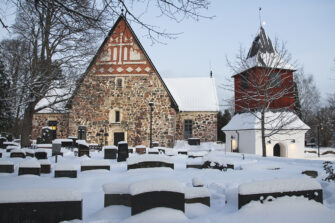 Jouluperinteiden historiaa adventista joulukirkkoon
