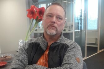 Poliisi ryösti postin – luki sellissä Raamattua ja jumppasi
