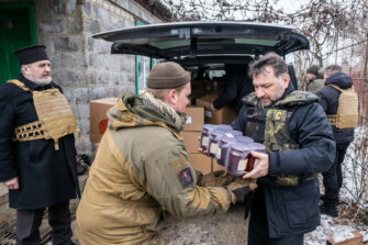 tarvikkeiden jakoa Ukrainassa
