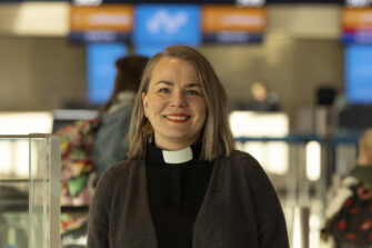 Hanna Similä aloittaa lentoasemapappina Helsinki-Vantaalla