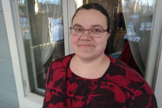 ”Kun masentuneena näin vertaisryhmän ohjaajan, olin vaikuttunut pelkästään siitä, että hän oli siinä, hengissä”
