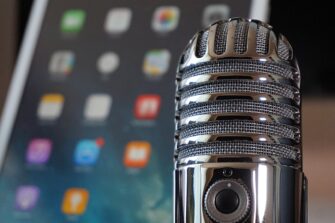 Äänisisällöt rynnistivät viestintämarkkinoille – Miten pärjää kotimainen kristillinen podcast?