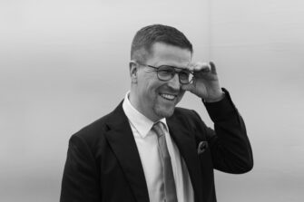 Klaus Härön uutuuselokuva kertoo Suomesta Saksaan luovutettujen juutalaisten auttajan tarinan