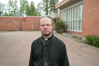 Vantaan Rekolan kirkolla tulipalo – poliisi epäilee tuhotyöksi