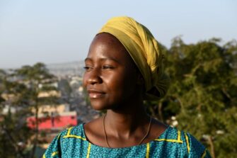 Kuin tulen läpi: Viisi militanttien vankeudessa Afrikassa elänyttä kertoo tarinansa