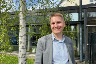 Aarne Ki­vi­nie­mestä Oulun seurakuntayhtymän uusi johtaja