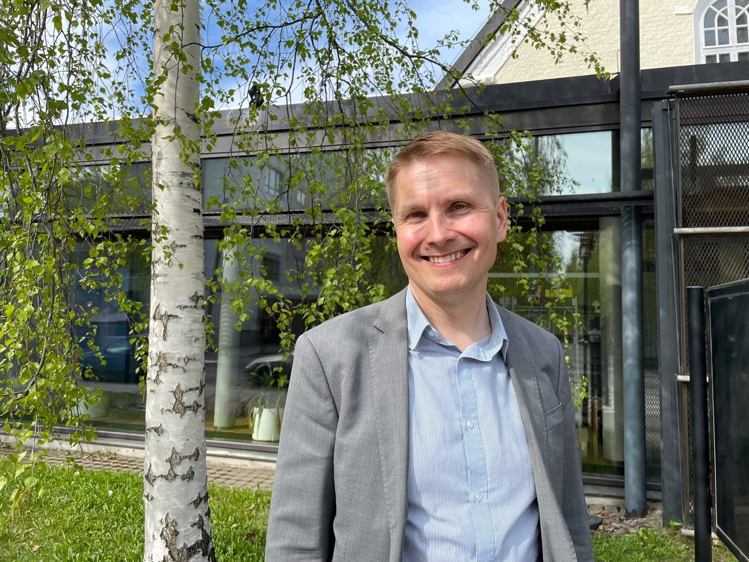 Aarne Ki­vi­nie­mestä Oulun seurakuntayhtymän uusi johtaja ...