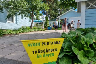 Avoimien Puutarhojen teemapäivänä pääsee astelemaan pappiloiden pihoissa