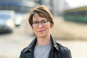 KD:n Sari Essayah ennakoi hallitusneuvottelujen olevan lähes maalissa – juhannuksena hän puhuu jo konferenssissa