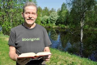 Rovasti-keräilijä Terhomatti Hämeenkorven kokoelmassa on Raamattuja 176:lla eri kielellä