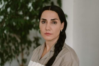 Iranilainen Sahar varustaa naisia muutokseen – ”Iranin naiset ovat löytäneet itsensä”