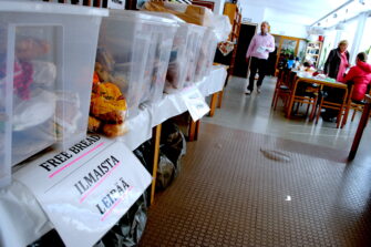 Vähävaraisille jaettavissa diakonia-maksukorteissa on ”esto” – Näitä ostoksia kortilla ei voi tehdä