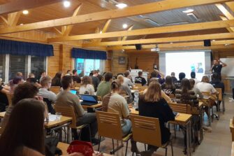 Helluntaiseurakunnissakin ”apologiabuumi” –  Uskoa haastetaan ulkoapäin, mutta myös uskovien nuorten sisäinen kokemus kaipaa vahvistumista