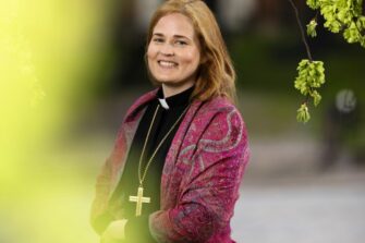 Piispa Mari Leppänen journalistien tenttiin