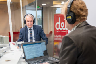 Pekka Haavisto Radio Dein arvotentissä: Hybridivaikuttamiseen pitää reagoida hyvin jyrkästi