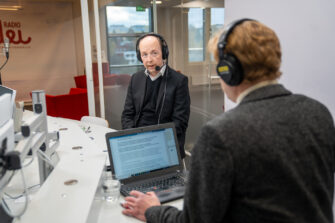 Jussi Halla-aho Radio Dein tentissä.