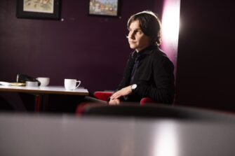 Kirjailija Antti Hurskainen fantasioi kirkkokahveille menemisestä