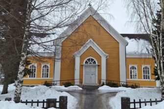 Ikaalisten seurakunta kutsui paikallisia vanhus- ja vammaisneuvoston jäseniä testaamaan kirkkorakennuksensa saavutettavuutta