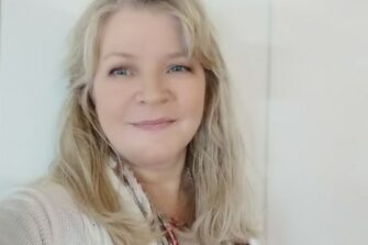 Juonnettua radio-ohjelmaa aamuvirkuille