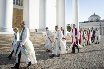 Tutkimus: Papit kokevat työnsä merkitykselliseksi, mutta työn haasteet ja kuormittavuus ajavat kuitenkin muualle