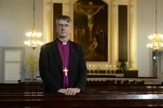 Lapuan piispa Matti Salomäki tulossa puhujaksi Saaren orpokotijuhlille
