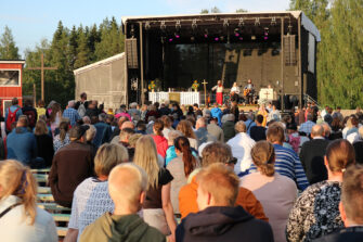 Oulaisissa juhlitaan kesällä Riemumessun ja Siionin kanteleen pyöreitä