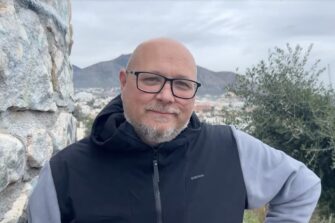 Jarmo Karjalainen toimii valona ja suolana siellä, missä ihmiset ovat