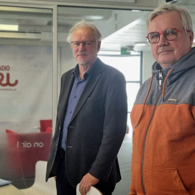 Kalle Mäki ja Juha Hänninen Radio Dein studiossa.