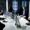 Kai Kortelainen haastattelee Ville Niinistöä ja Elsi Kataista Radio Dein studiossa eurovaalitentissä.
