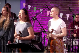 Musiikkilinjan lukuvuosi huipentui Kevättalenttiin – musiikkivideo tulossa