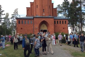 Orpokotijuhlilla kuullaan vahvaa raamatunopetusta