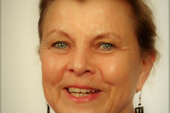 Helena Oikarinen-Jabai: Leikki luo tienavauksia kohtaamisille ja kulttuurisen kansalaisuuden uudelleen määrittelyille
