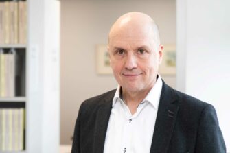 Dosentti Jyri Komulainen: Jumalan valtakunnan teologia yhdistää nyt yllättäviä tahoja