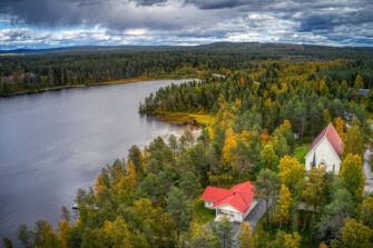 Kesän tiekirkkoihin tutustui yli 335 000 vierailijaa