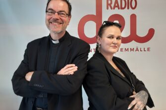 Radio Dein Viikon debatti: Ovatko tatuoinnit mukautumista maailmaan vai kaunis taiteenlaji?