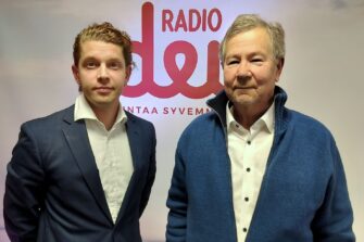 Viikon debatti: Pekka Simojoen musiikki on uskonnon harjoittamista, Händelin ei