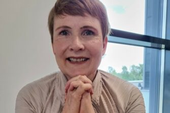Rukouspuhelin: Ystävä, joka kuuntelee ja rukoilee