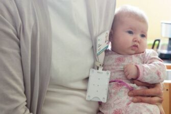 Pikkulapsiperheiden äidit kaipaavat seurakunnalta omaa, itselleen räätälöityä vertaistukitoimintaa